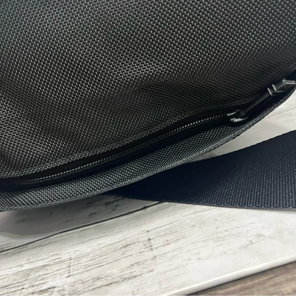 TUMI Black Crossbody Messenger Bag Travel Shoulder Laptop Work Bag